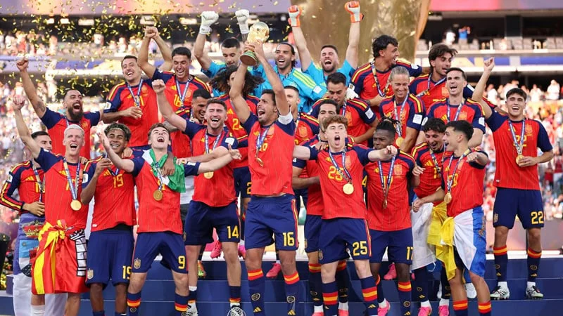 মাদ্রিদের মহোৎসবে রক্তিম সমুদ্র, বিশ্বজয়ীদের রাজকীয় সংবর্ধনা