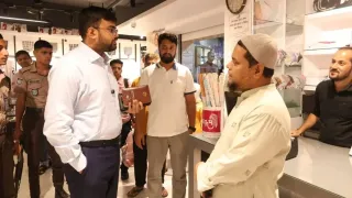 রাত ৮টার মধ্যে দোকানপাট বন্ধে নগরীতে জেলা প্রশাসনের অভিযান